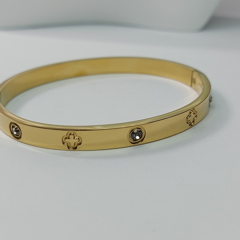 Elegant Gold Bangle Bracelet